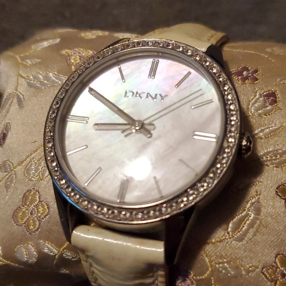DKNY‎ Silver Mother of Pearl & CZ Crystal Watch White Patent Band Donna Karan